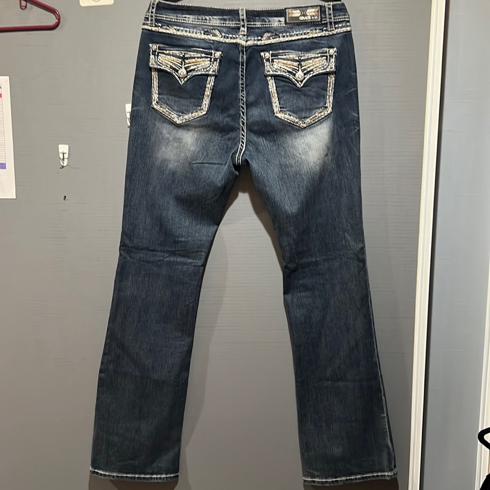 Like new Grace in LA jeans size 33 with rhinestones